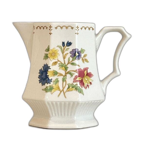 Nikko Magenta Classic Collection Ivory Creamer w/Floral Design & Scallop Handle - Picture 1 of 8